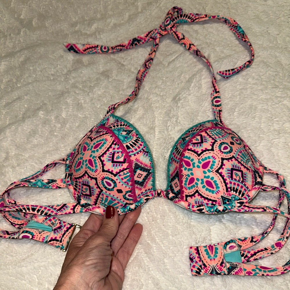 - 34B Push Up Underwire Bikini Top. MUST BE BUNDLED (T)